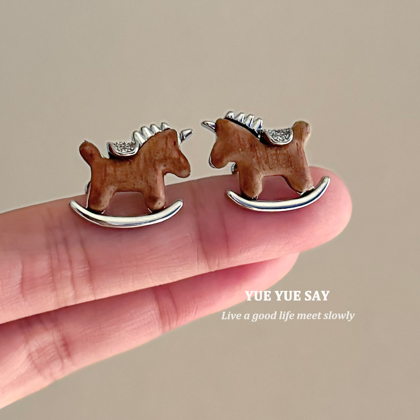 铜合金仿珍珠耳饰 童趣小马 复古可爱天然木质马驹耳骨夹无耳洞耳