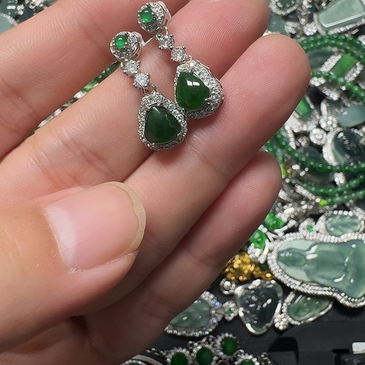 翡翠未镶嵌颈饰天然A货翡翠放漏