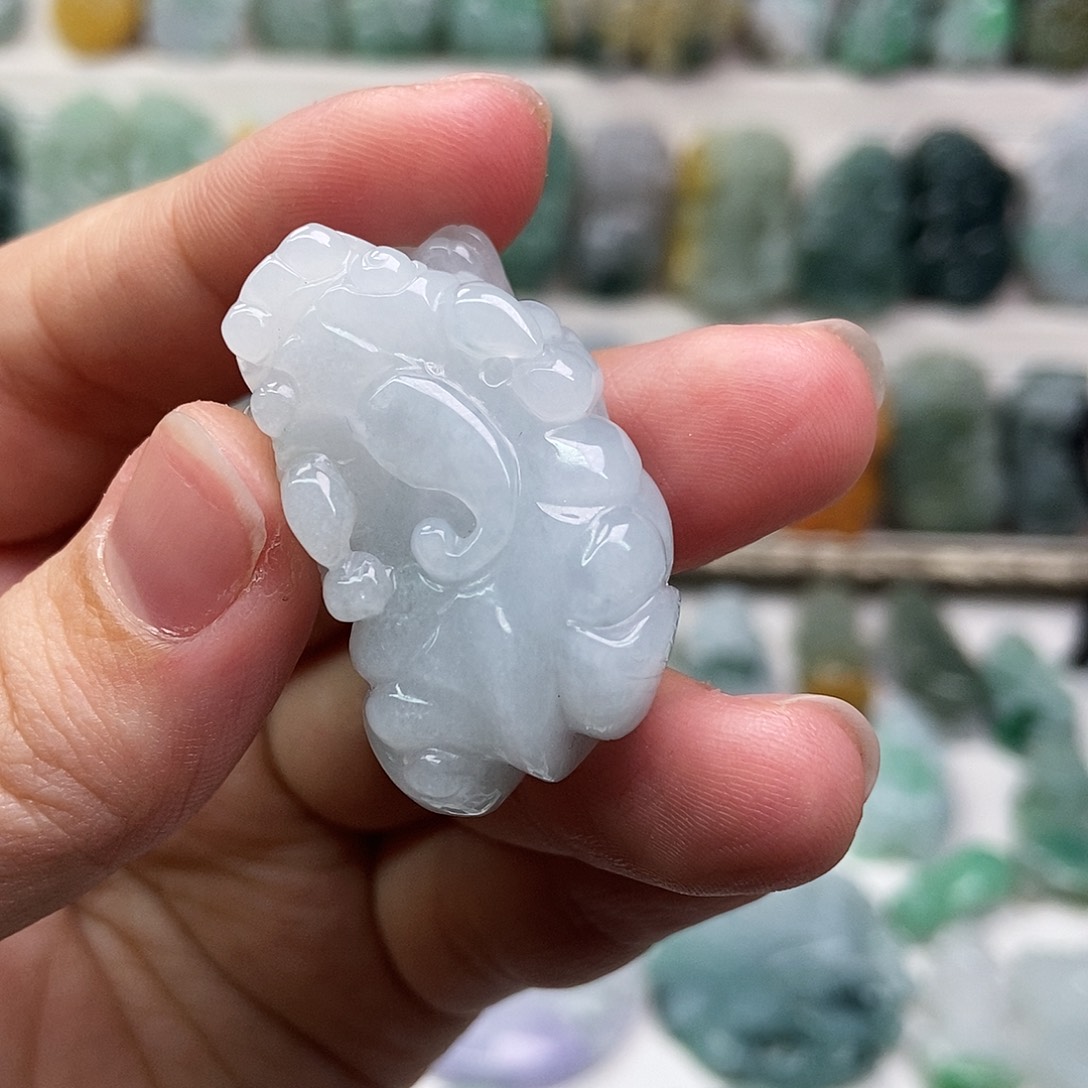 翡翠未镶嵌吊坠(赠链)口含珠