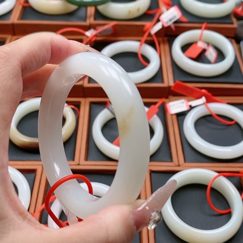 【闪购商品】未镶嵌手镯和田玉