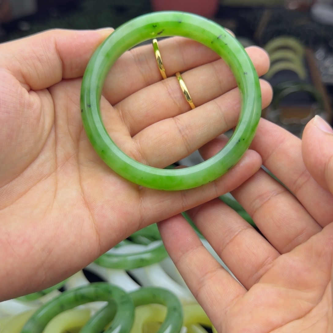 爱***谁和田玉未镶嵌车挂