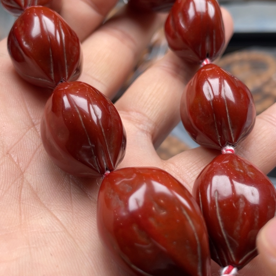 吊坠橄榄核猴头草