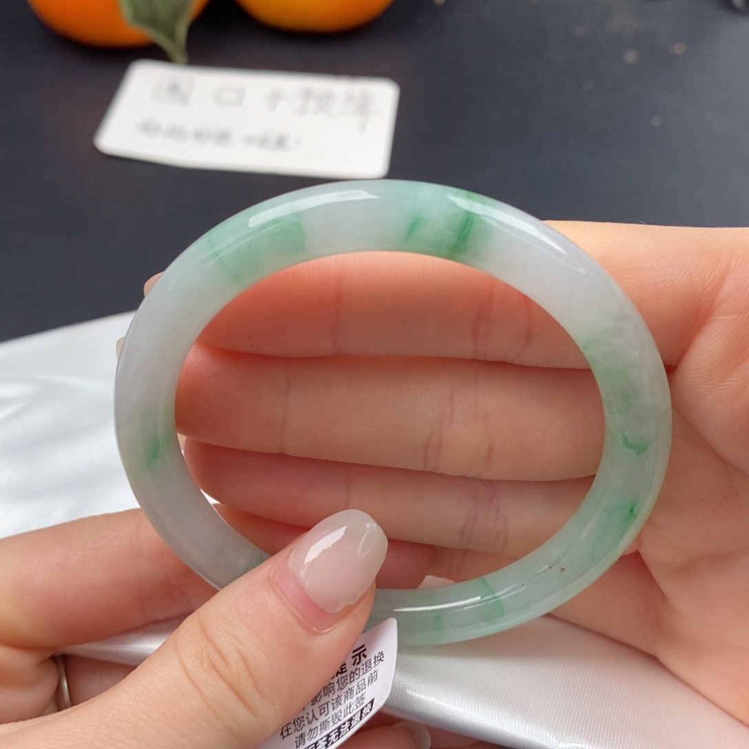 翡翠手镯未镶嵌55圈口