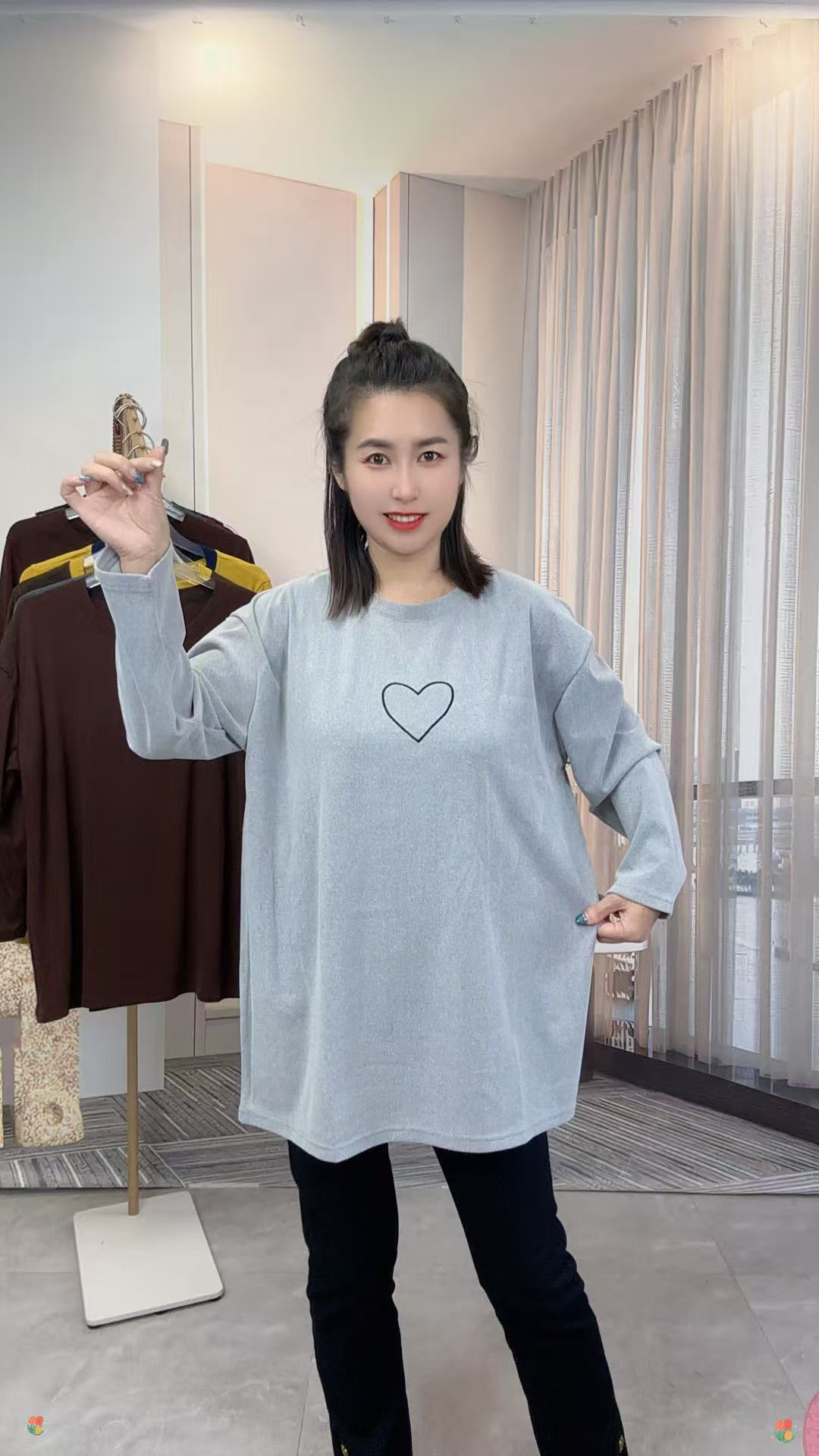 娜娜家秋冬新款宽松简约中长款暖绒圆领T恤爱心刺绣时尚百搭显瘦
