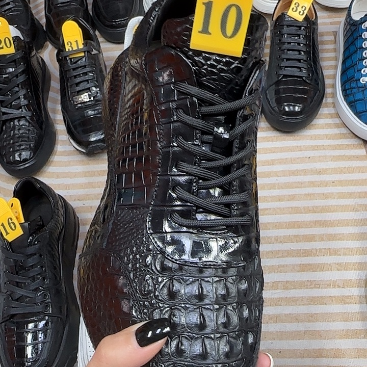 鳄鱼皮包底休闲鞋