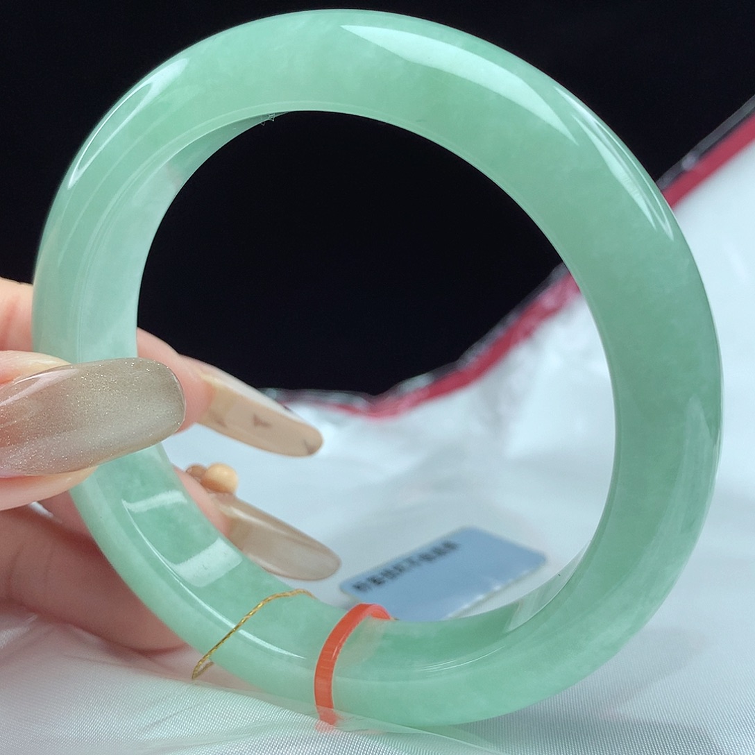 翡翠手镯未镶嵌57圈0472