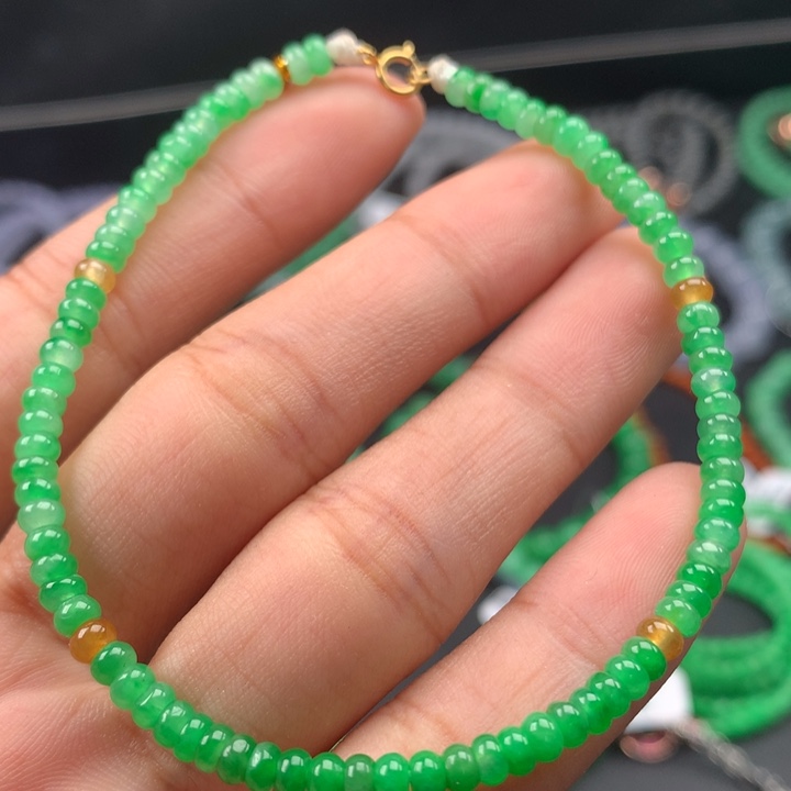 翡翠手镯未镶嵌卡