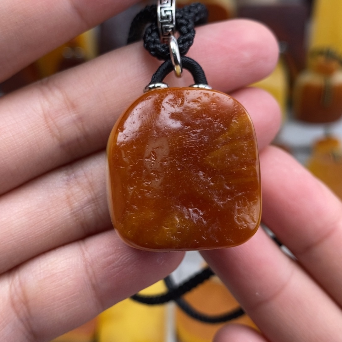 琥珀吊坠(赠链)未镶嵌