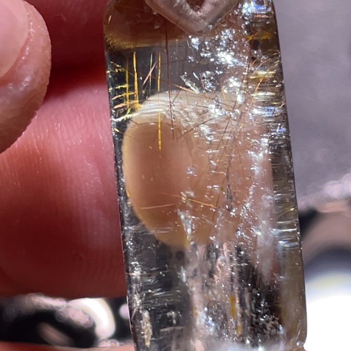 邓***柒未镶嵌颈饰发晶钛