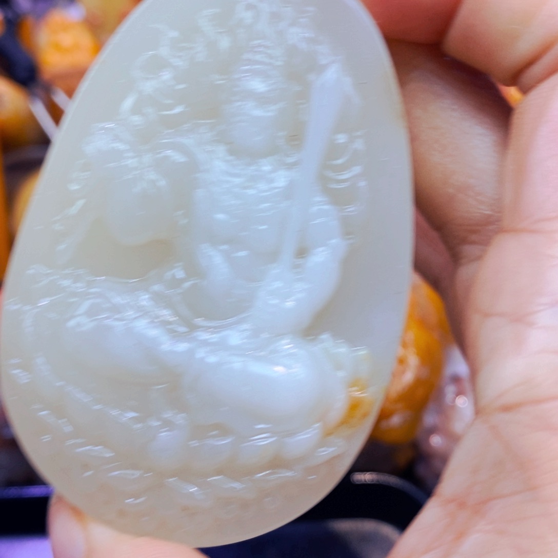 未镶嵌石英质玉（黄龙玉）颈饰