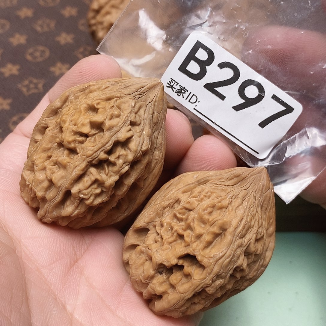 文玩核桃把件大沽石38尺。 