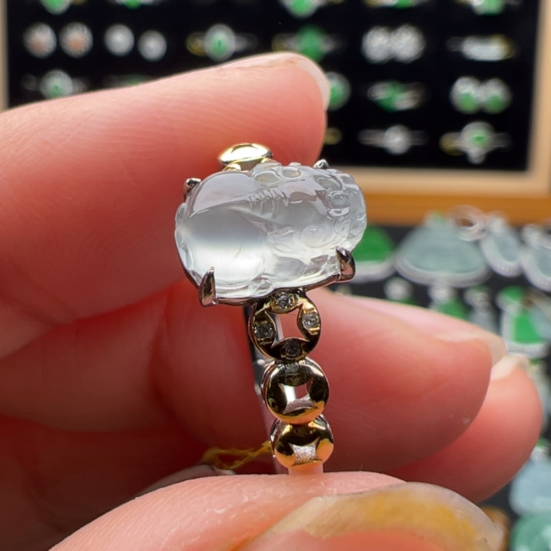 翡翠18K金镶嵌颈饰貔貅