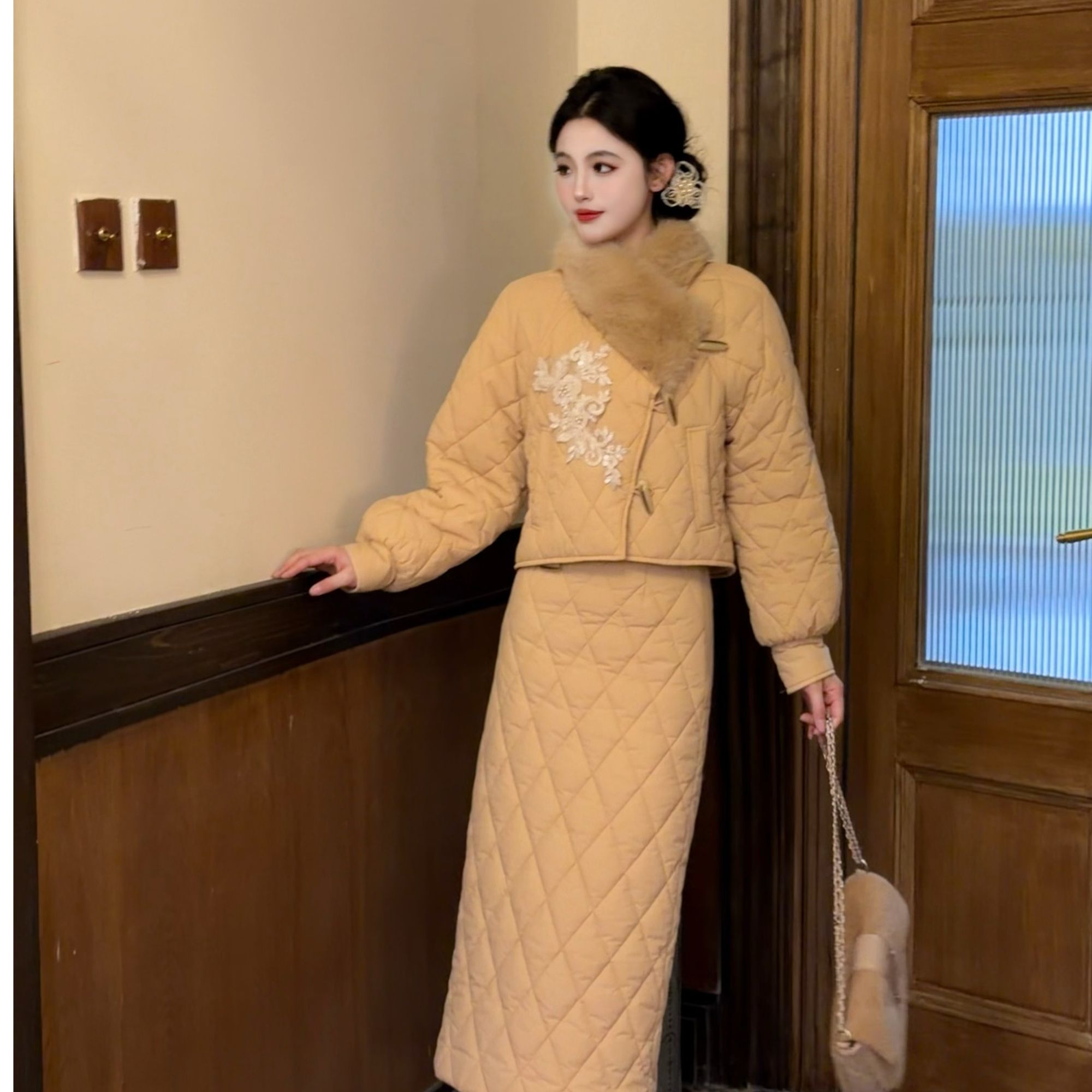 拉夏贝尔【柏林冬雪】25秋冬新款百搭保暖加棉外套+半裙  00278 LDJ