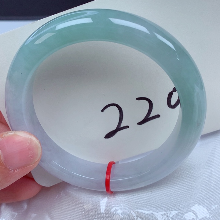 翡翠手镯未镶嵌翡翠