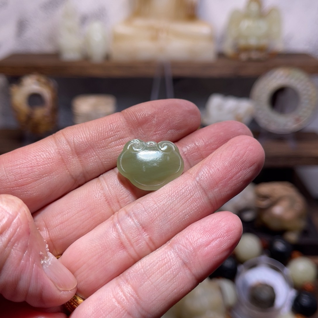 和田玉挂件未镶嵌过**忘