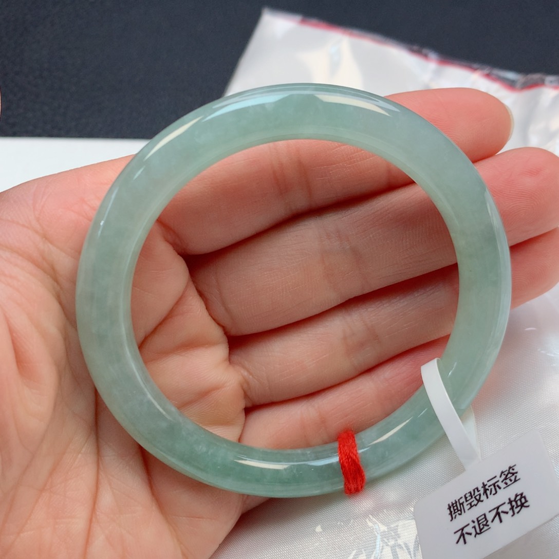 翡翠手镯未镶嵌54圈