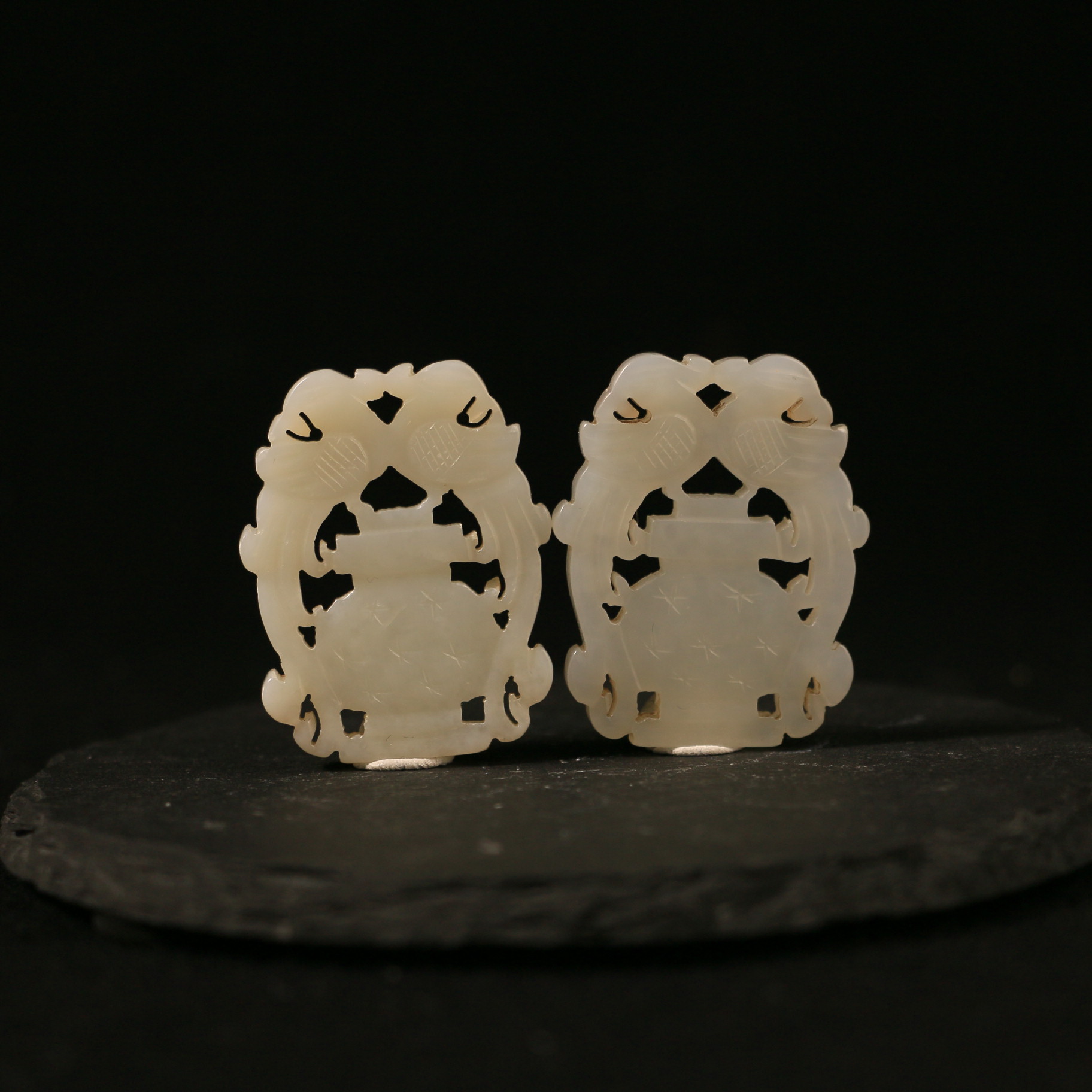 Q1清 白玉镂空宝瓶佩