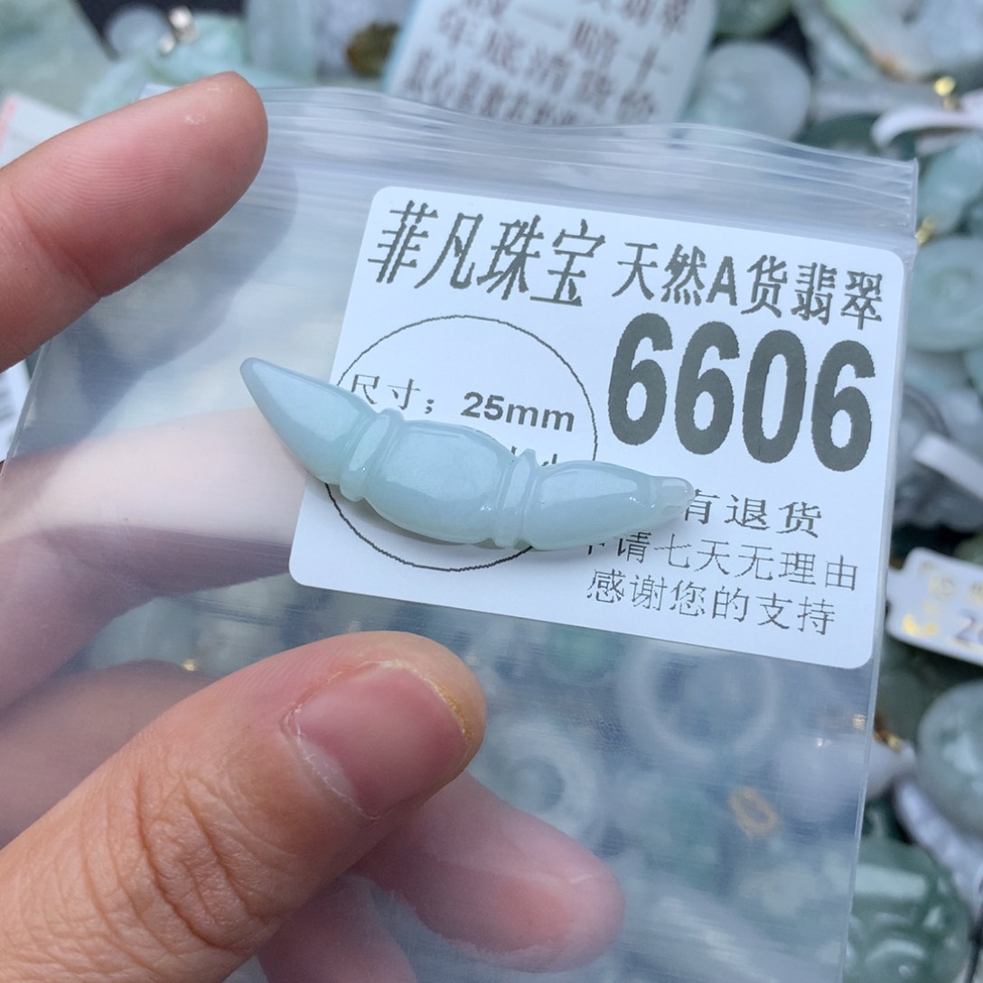 翡翠颈饰未镶嵌6606。