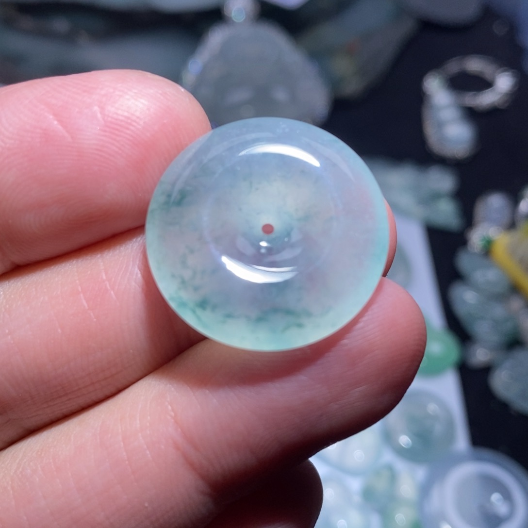 翡翠颈饰未镶嵌平安扣