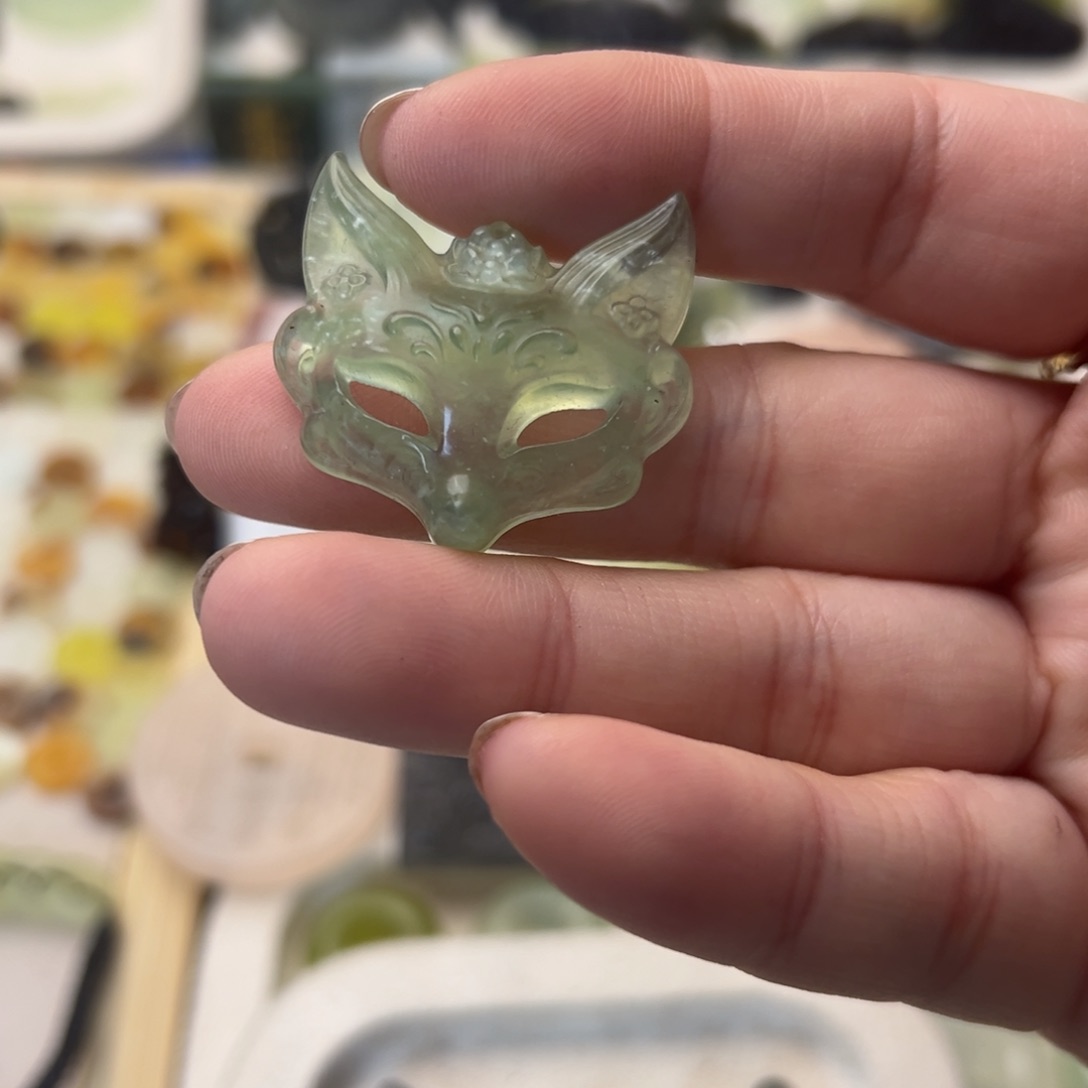 蛇纹石玉颈饰合金