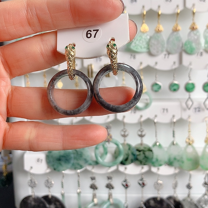 翡翠耳饰未镶嵌翡翠