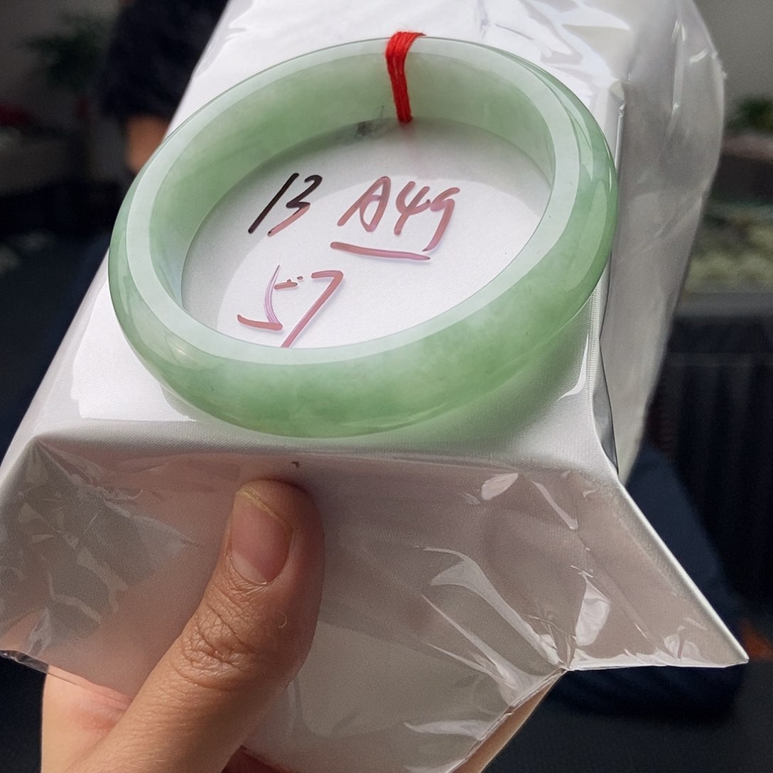 翡翠手镯未镶嵌拍一发一