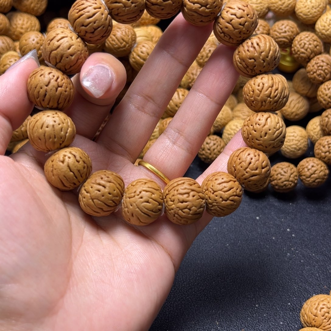 “***”桃核吊坠19+肉纹元宝