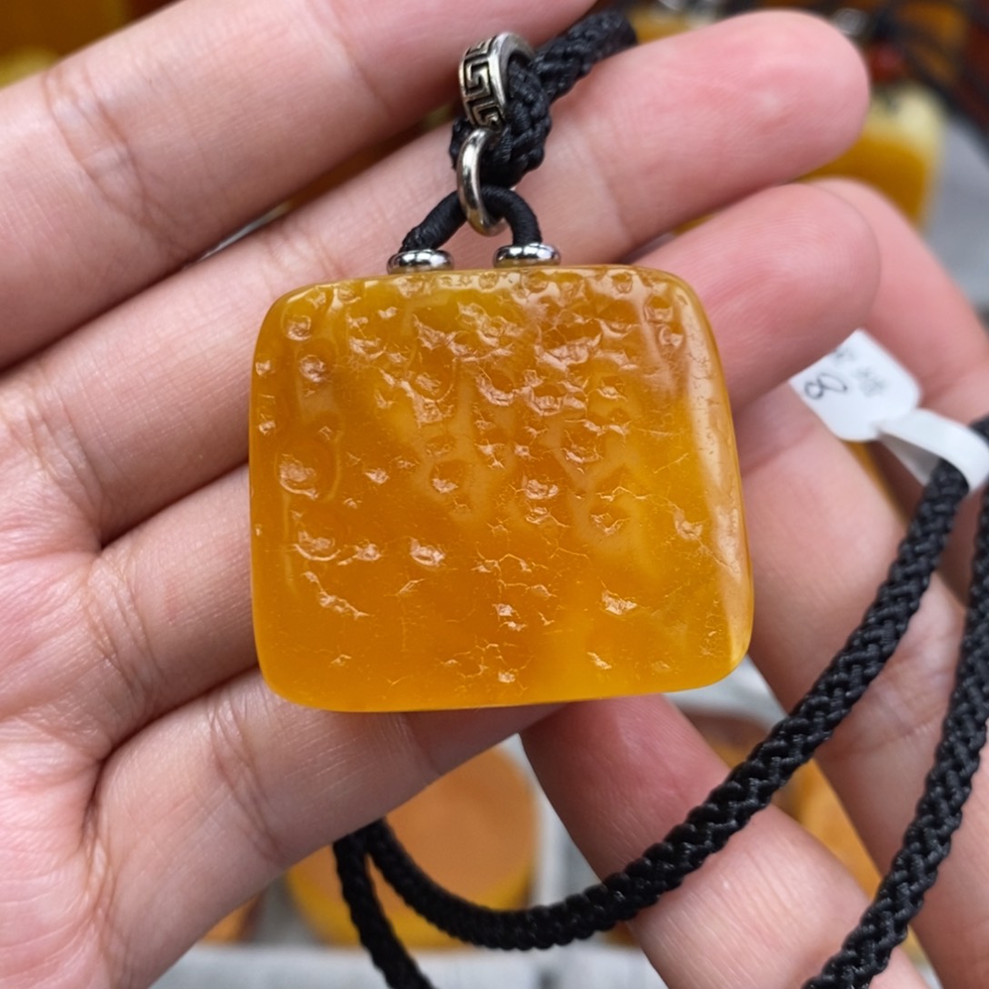 琥珀吊坠(赠链)未镶嵌