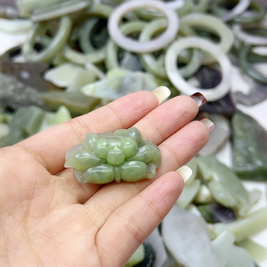 颈饰未镶嵌和田玉