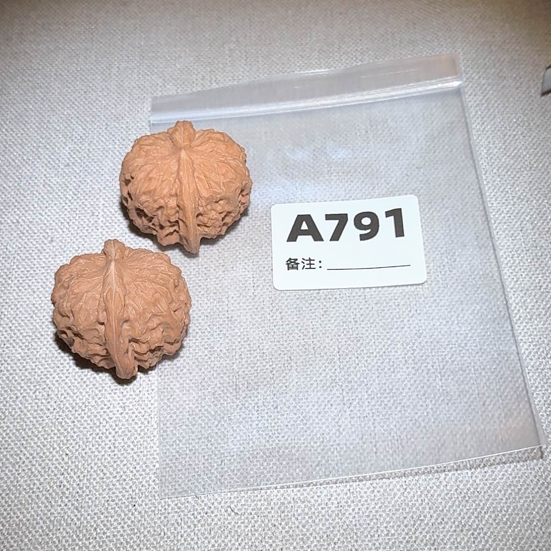 文玩核桃吊坠方墩791