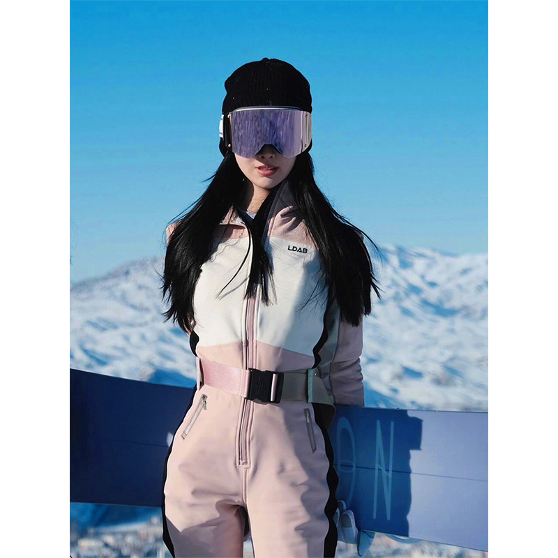粉白色连体滑雪服女2026秋冬新款户外超好看收腰显瘦防风防水雪服