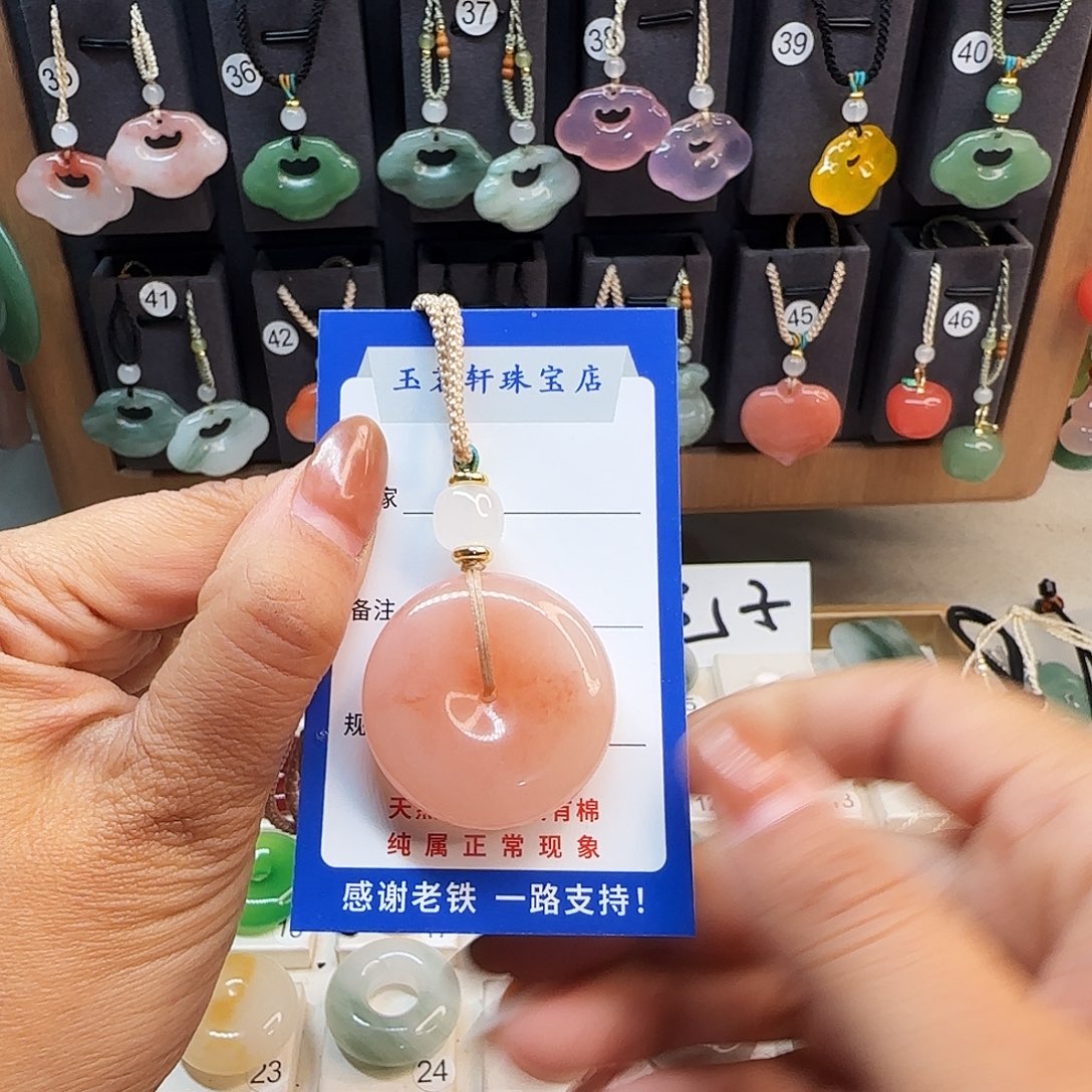 石英质玉未镶嵌颈饰