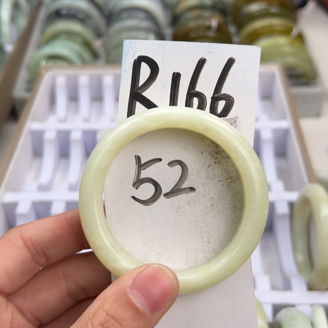 岫玉手镯未镶嵌天然岫玉微瑕可以正常佩戴