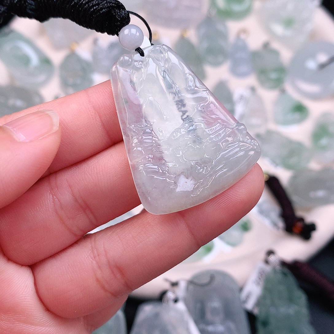 翡翠颈饰未镶嵌山水牌