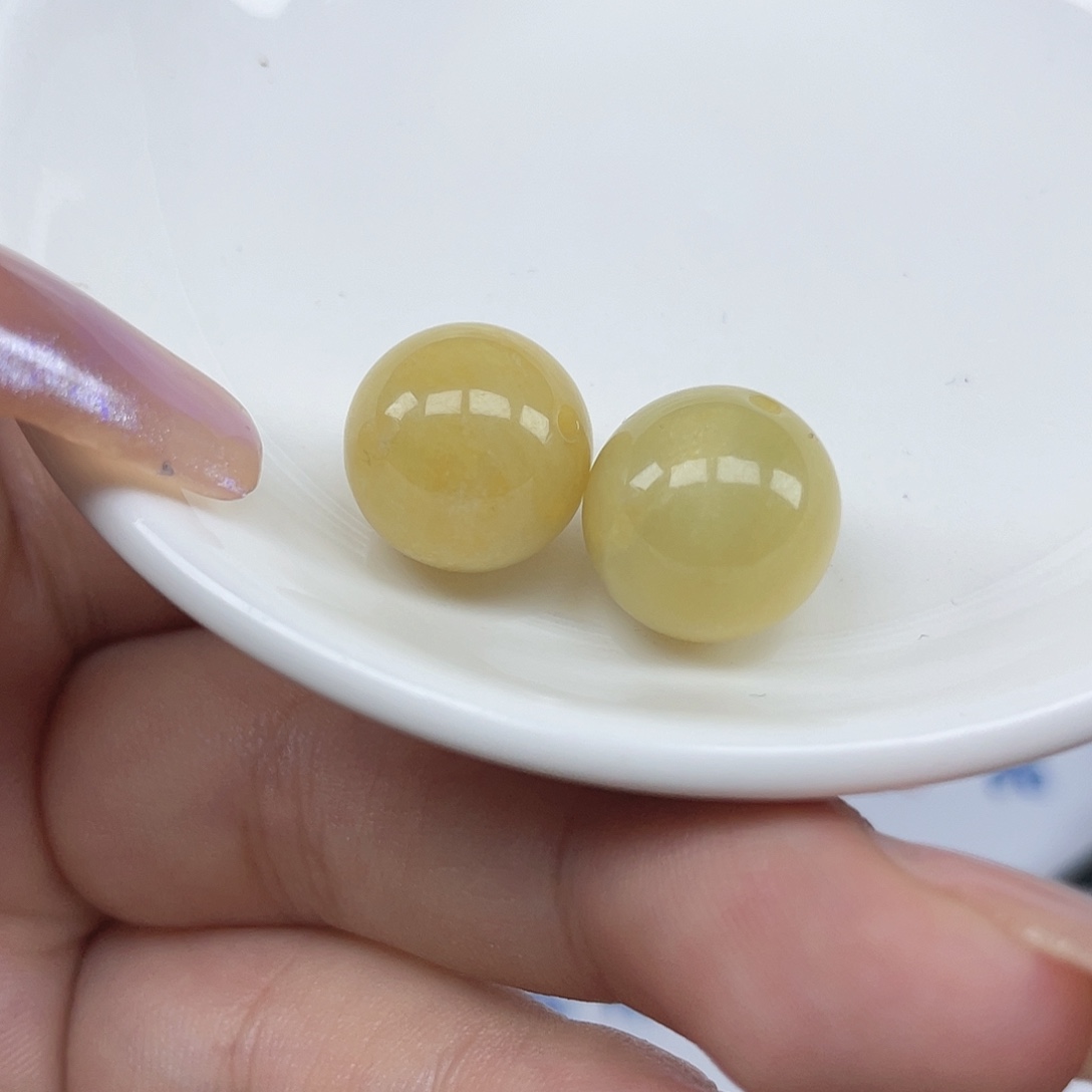 翡翠散珠卡13.3,2颗有点棉