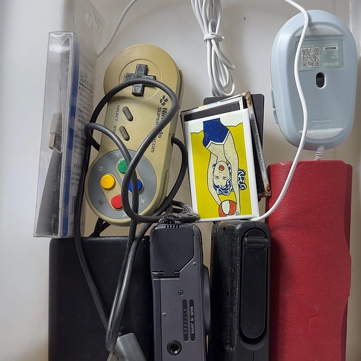 ?中古商品，瑕疵品，不保好坏。768