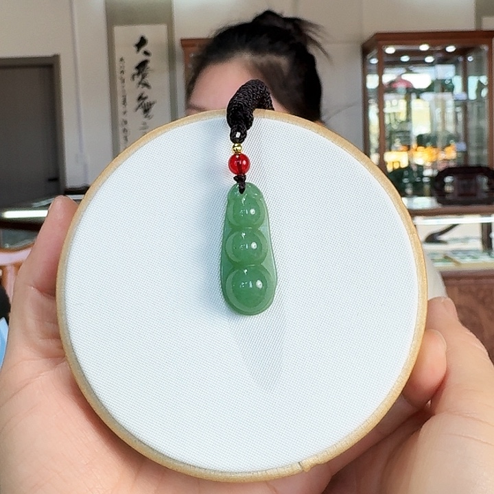 密玉（石英质玉）吊坠合金