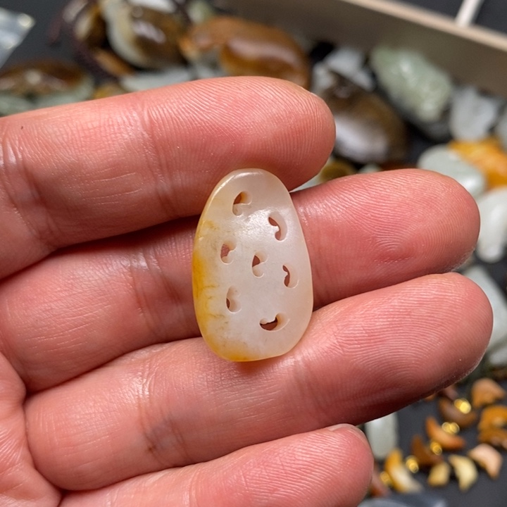 杨***g和田玉未镶嵌吊坠(不含链)