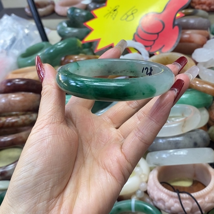 未镶嵌手镯石英质玉（非洲翠）秋*