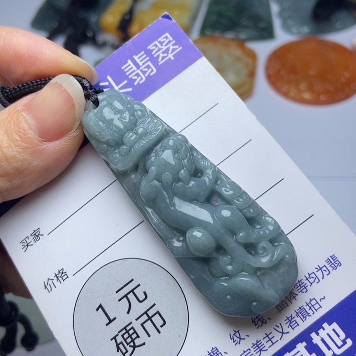 翡翠挂件未镶嵌翡翠
