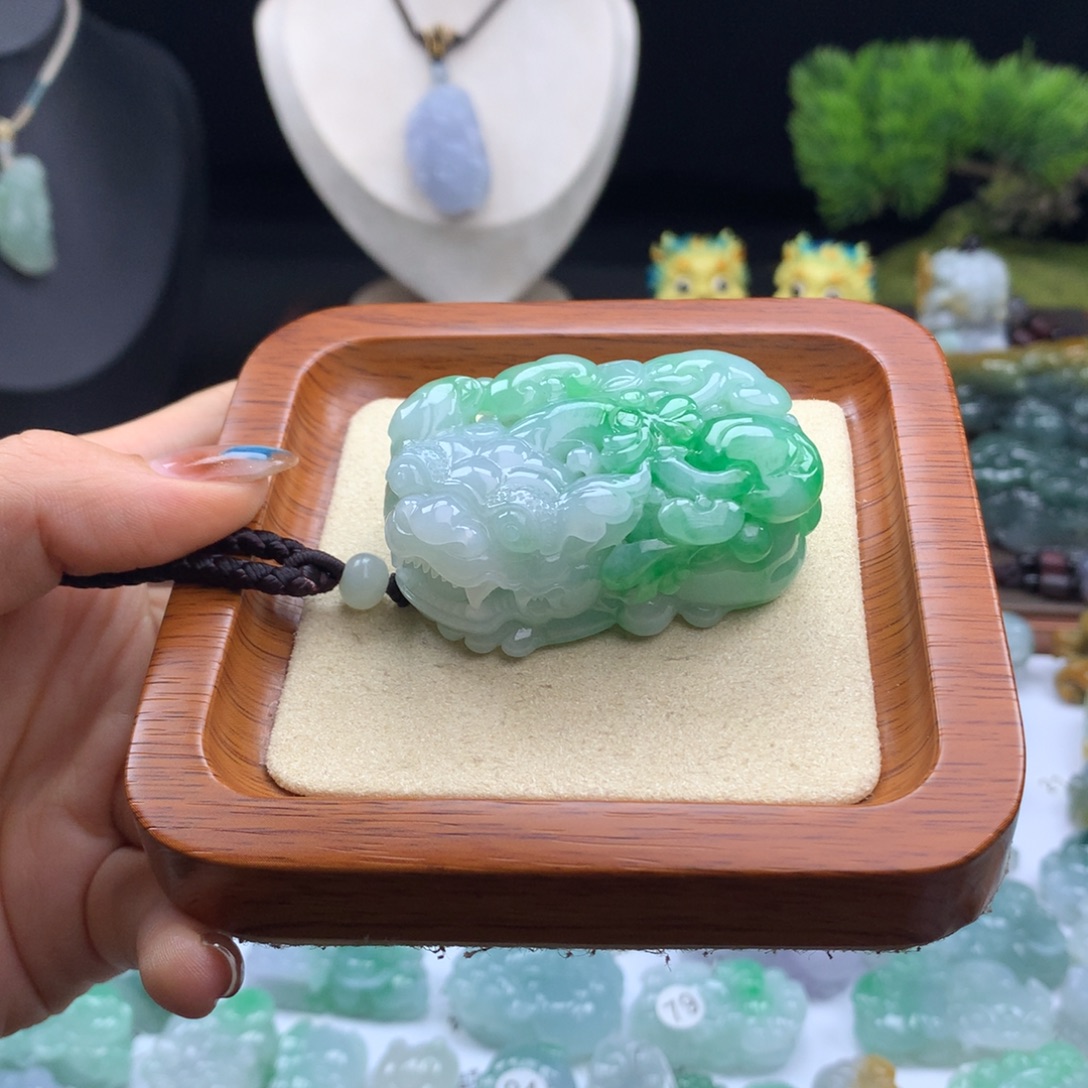 ****翡翠未镶嵌颈饰26