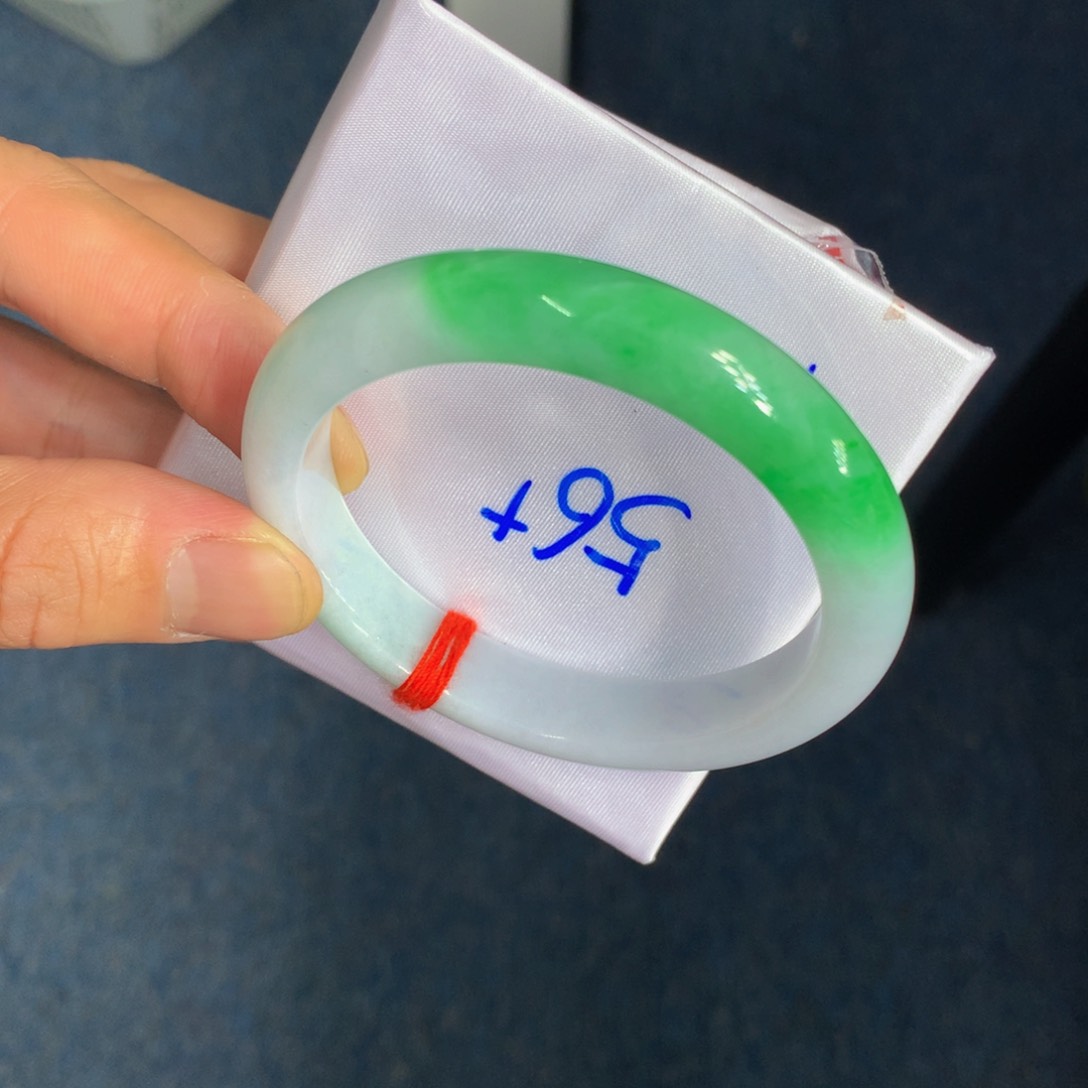 翡翠手镯未镶嵌黛****柳翡翠