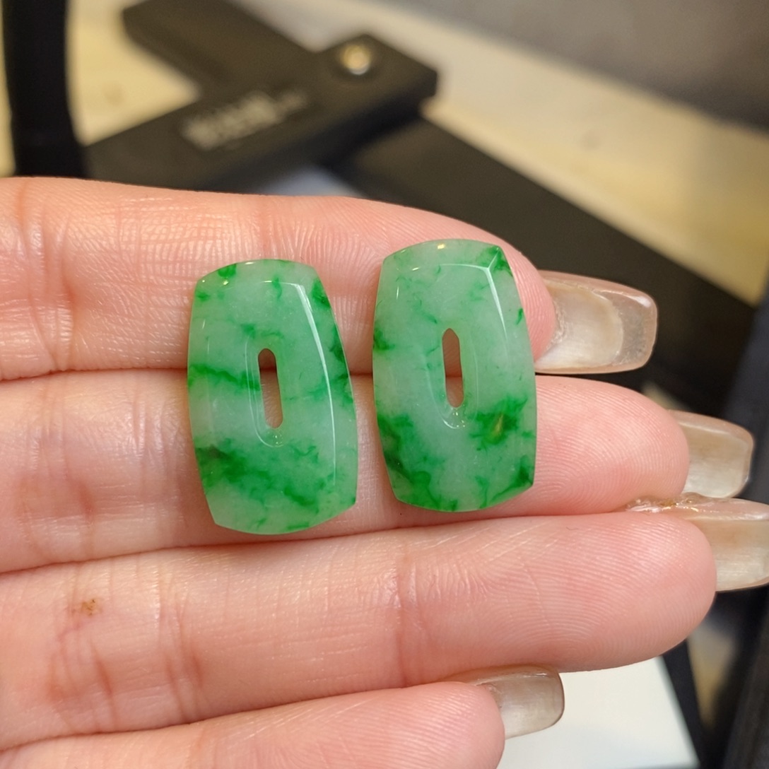 翡翠耳饰未镶嵌福贝