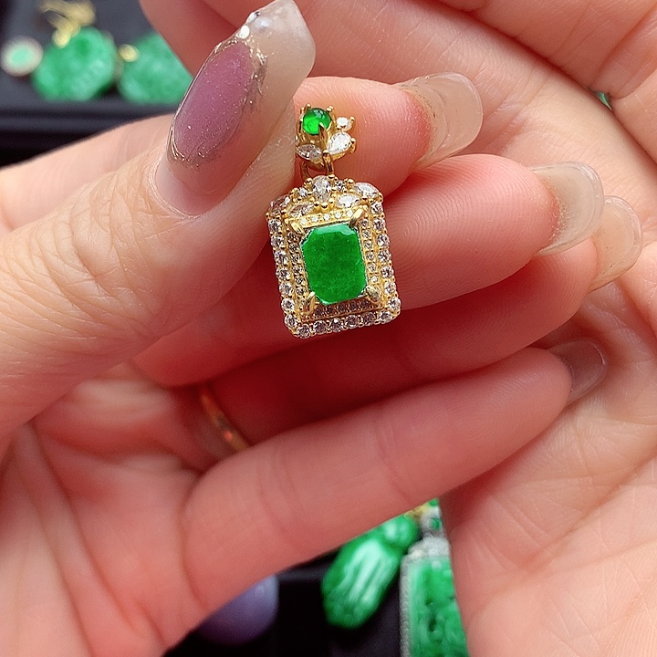 翡翠颈饰银S925镶嵌翡翠