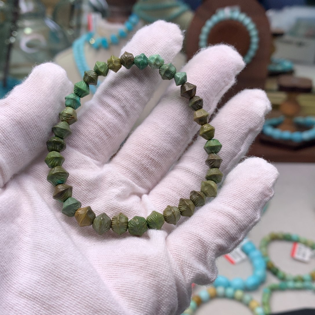 绿松石配饰未镶嵌