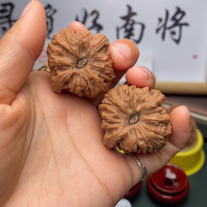 文玩核桃吊坠37尺全家福窝头凹底拉丝