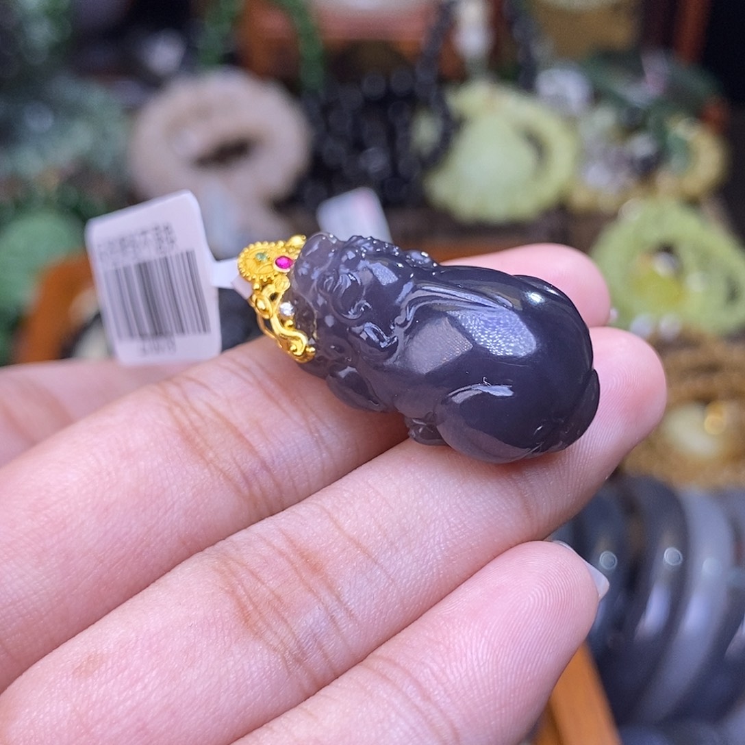 和田玉未镶嵌老矿料烟紫金镶貔貅