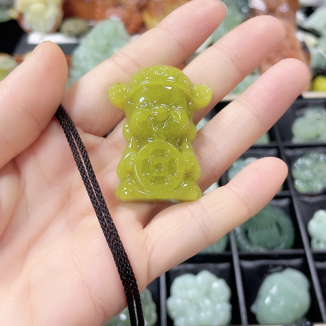 蛇纹石玉颈饰未镶嵌