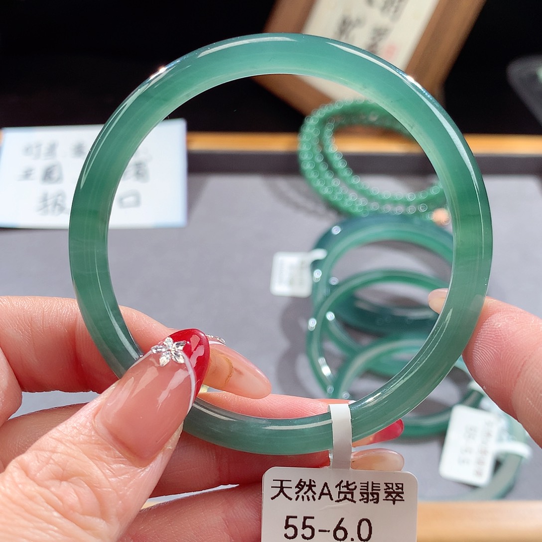 翡翠手镯（圆镯）未镶嵌