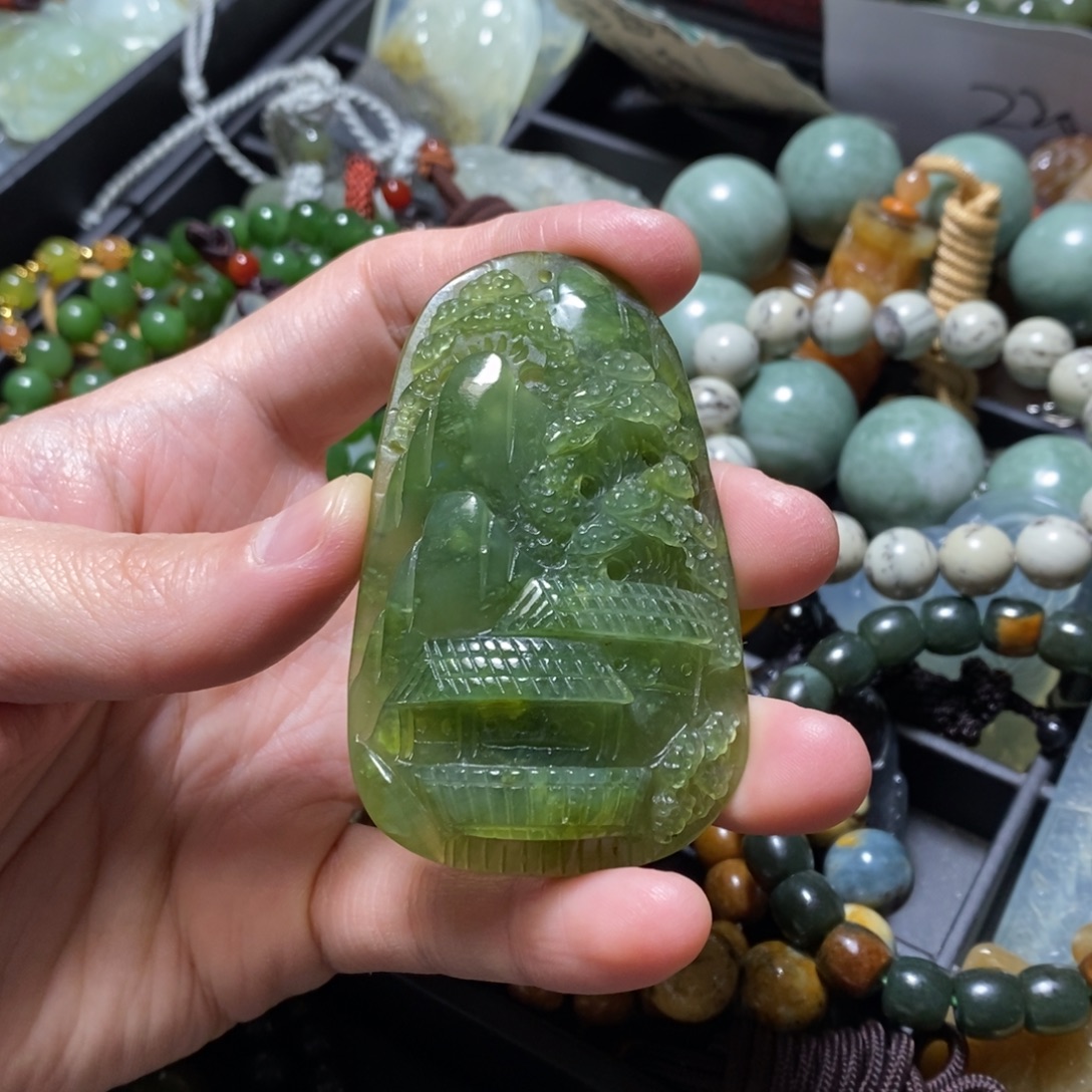 蛇纹石玉未镶嵌颈饰